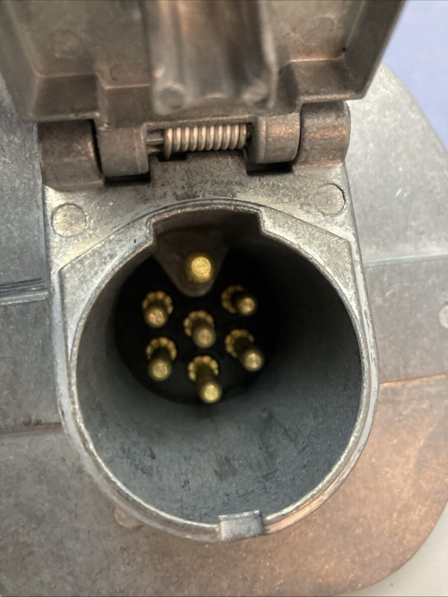 New Genuine Pollak 11-732P 7-Way Connector Socket With Faceplate Solid Pins