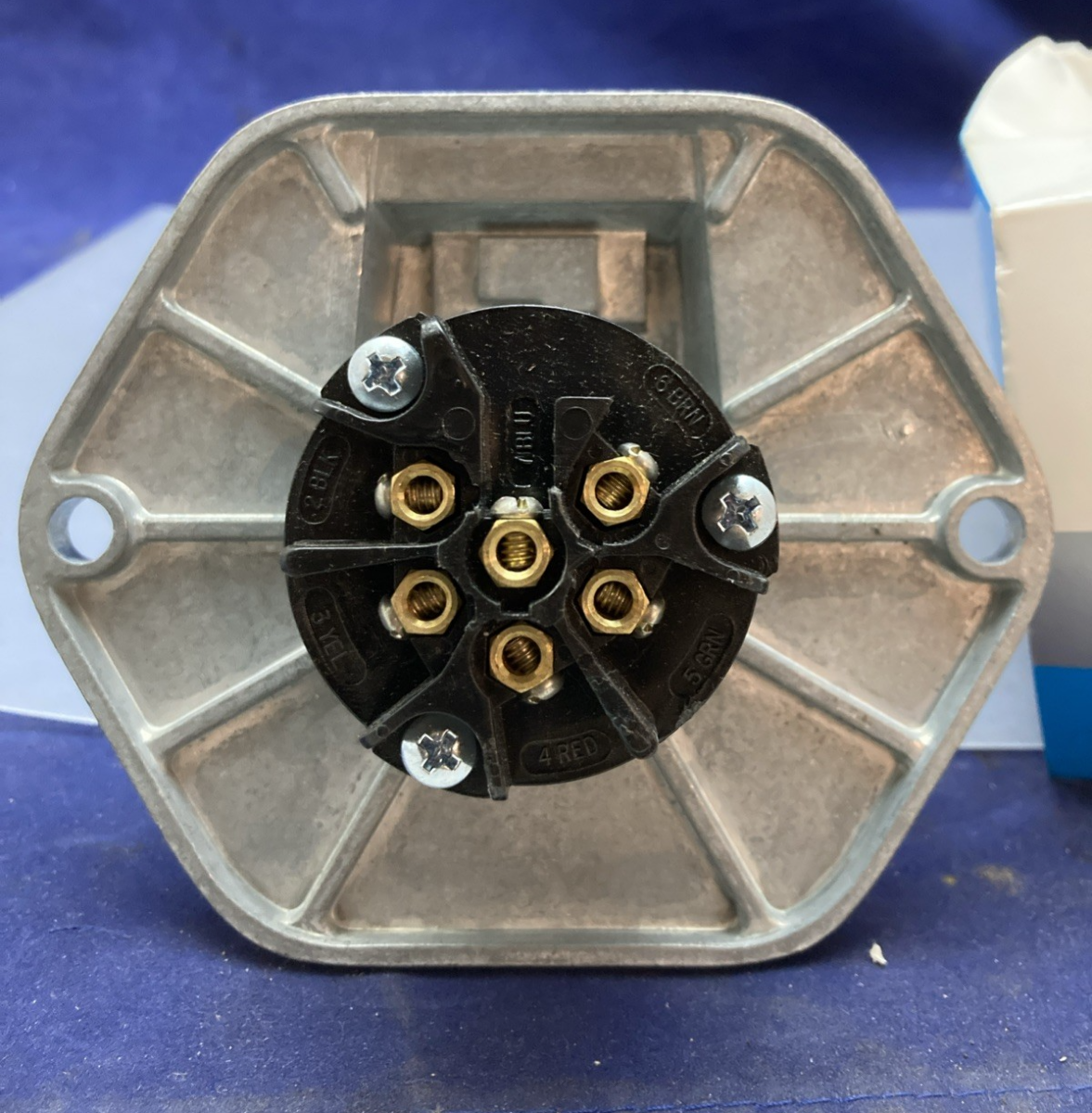 New Genuine Pollak 11-732P 7-Way Connector Socket With Faceplate Solid Pins