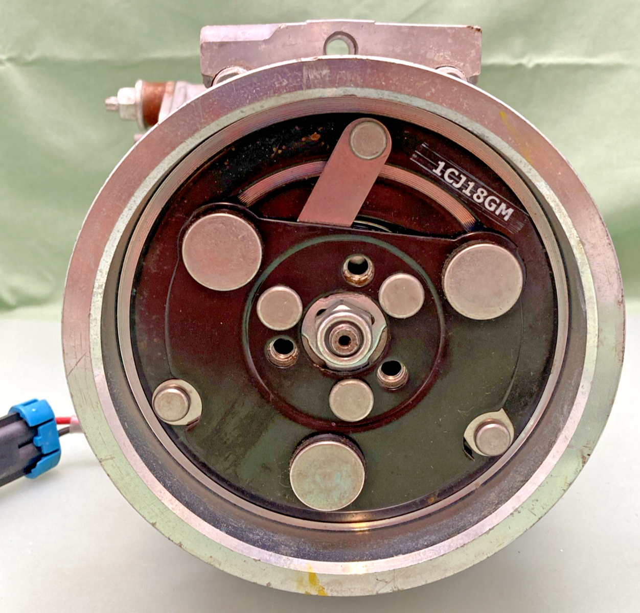 New Genuine Sanden U4675 Compressor