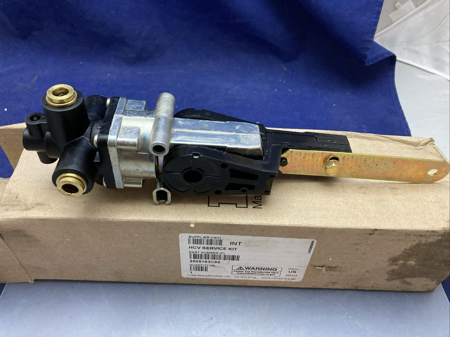 New Genuine Link 2505183C92 Valve, Air Susp Lvl L/Link Rod