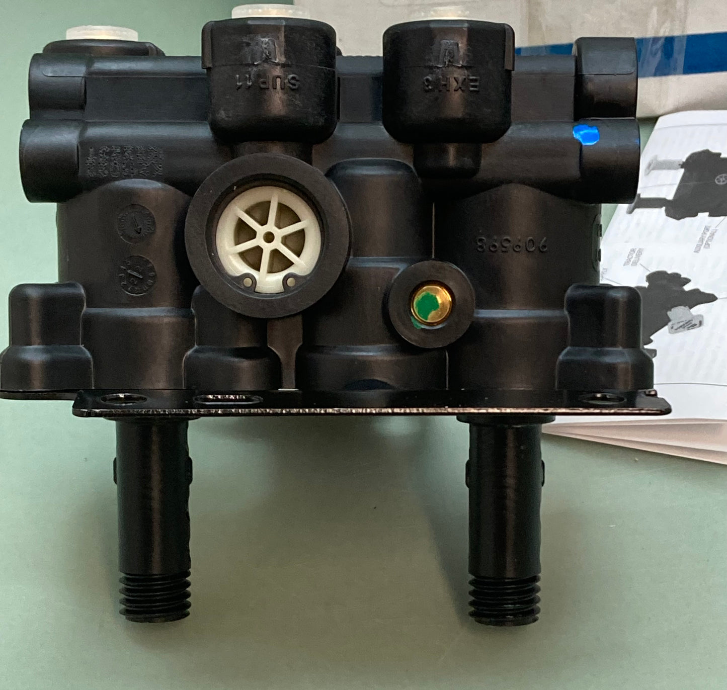 New Genuine Bendix K035691 MV3 DASH VALVE