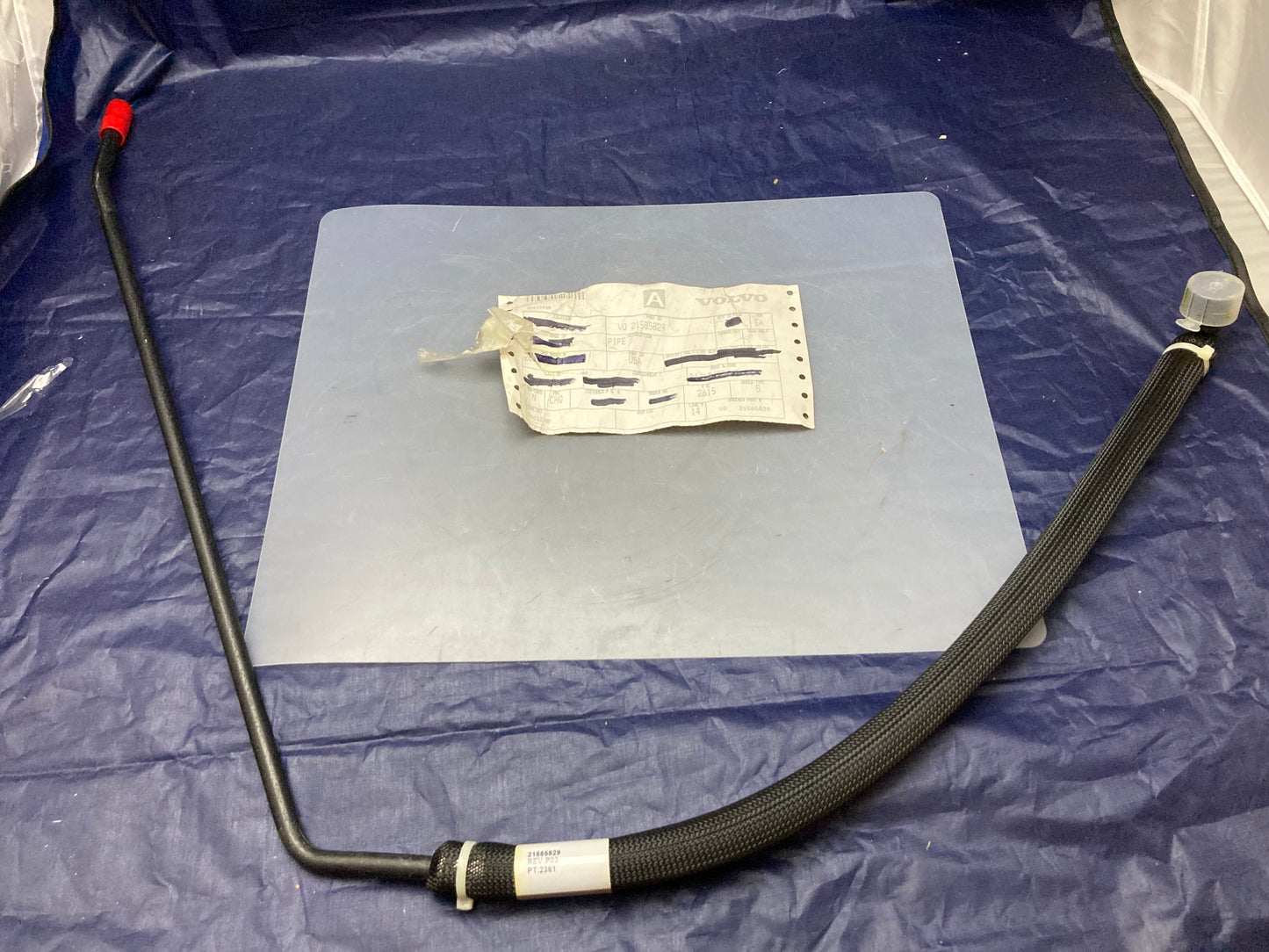 New Genuine Volvo 21585829 Pipe