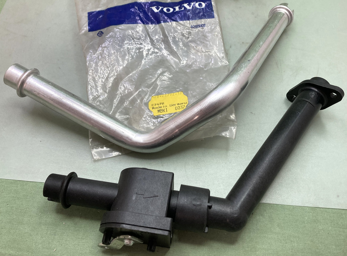 New Genuine Volvo 85105606 Control Valve Kit Incomplete Kit