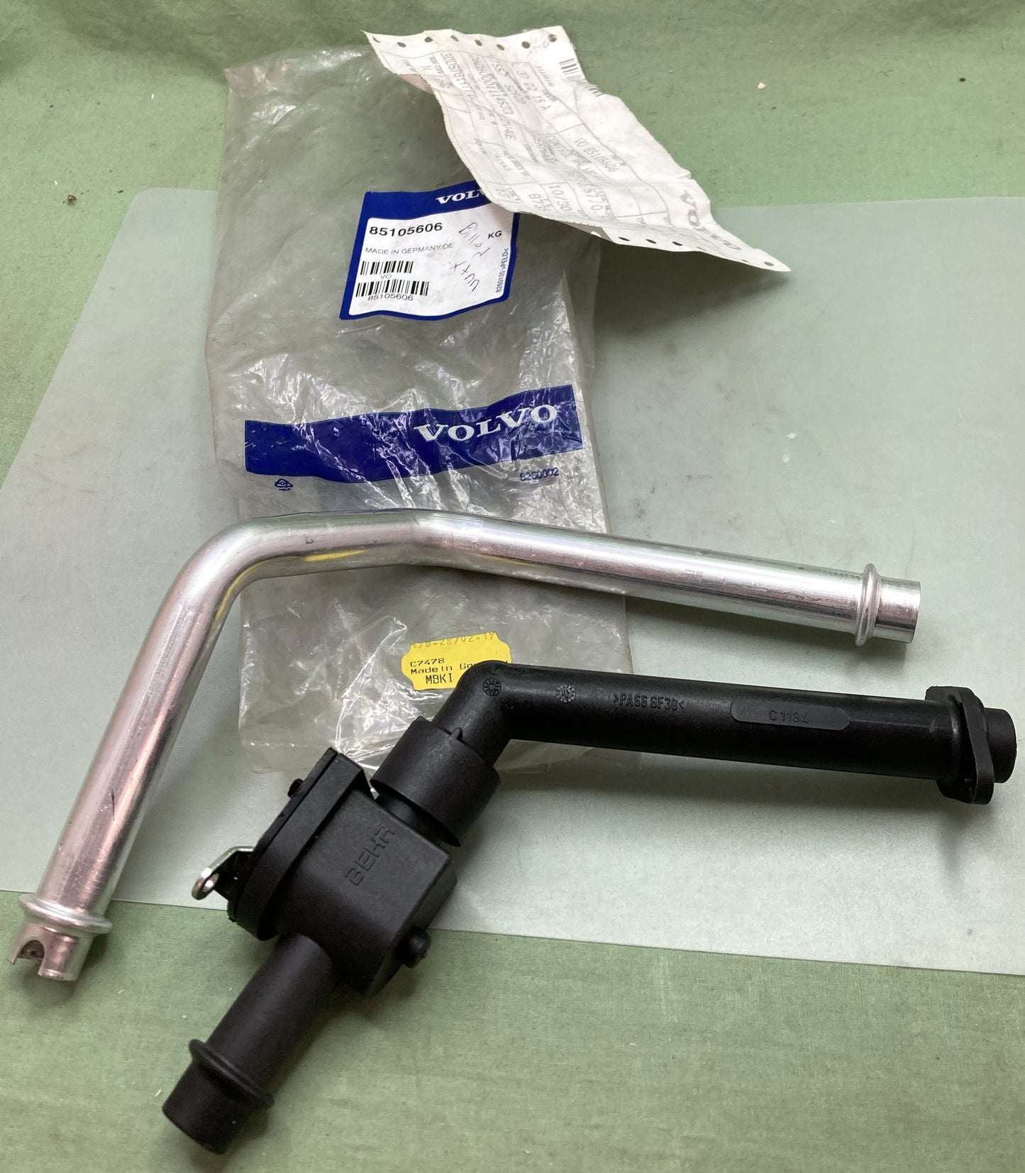New Genuine Volvo 85105606 Control Valve Kit Incomplete Kit