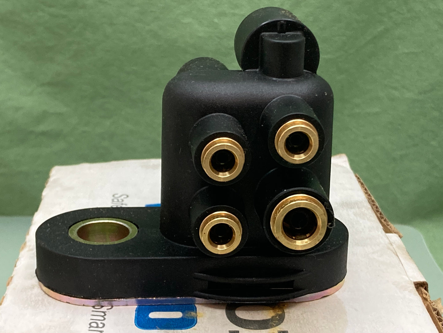 New Genuine Meritor Volvo 20815953 Manifold Safety Valve