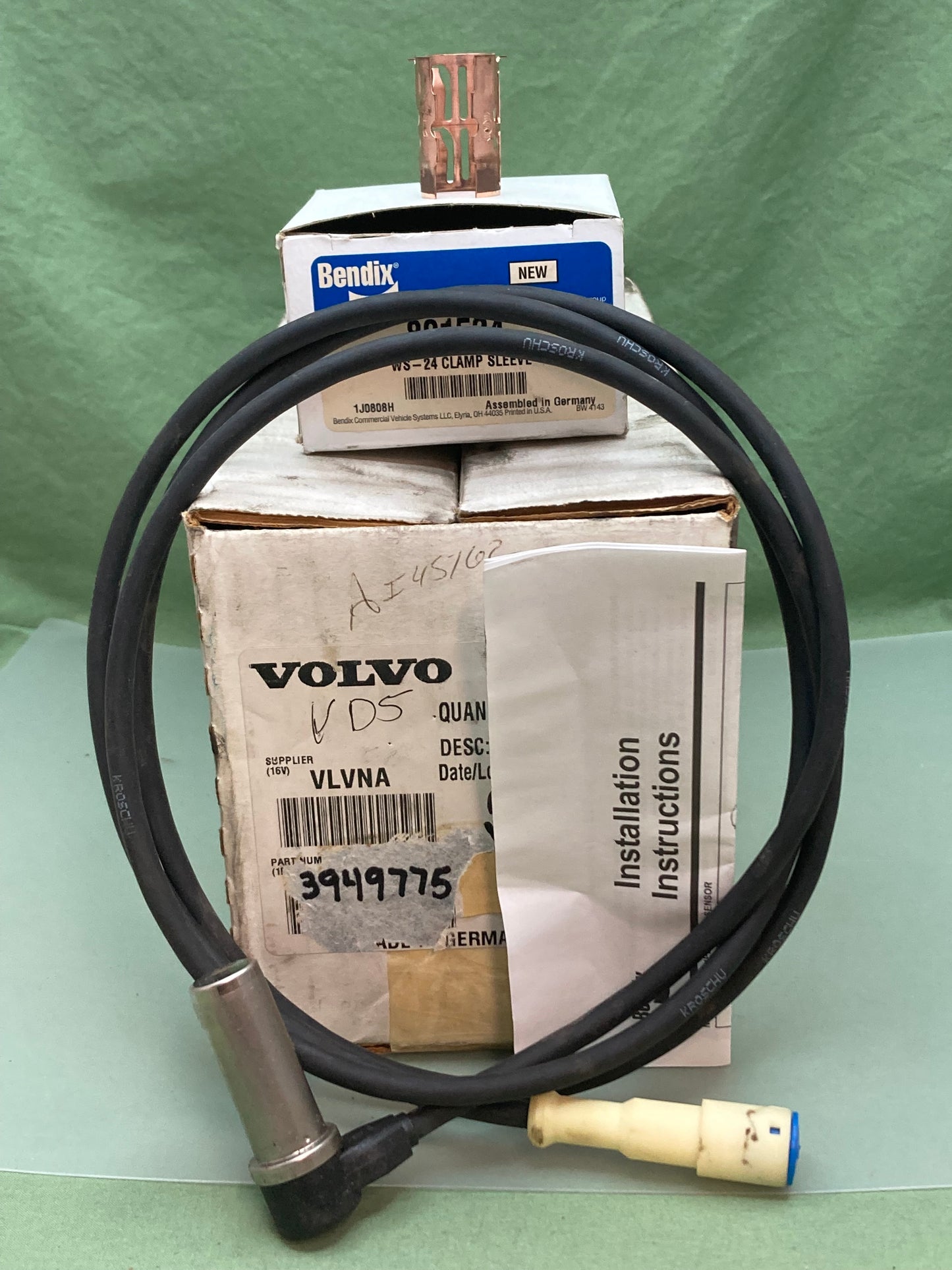 New Genuine Volvo 3949775 WS-20 Speed Sensor