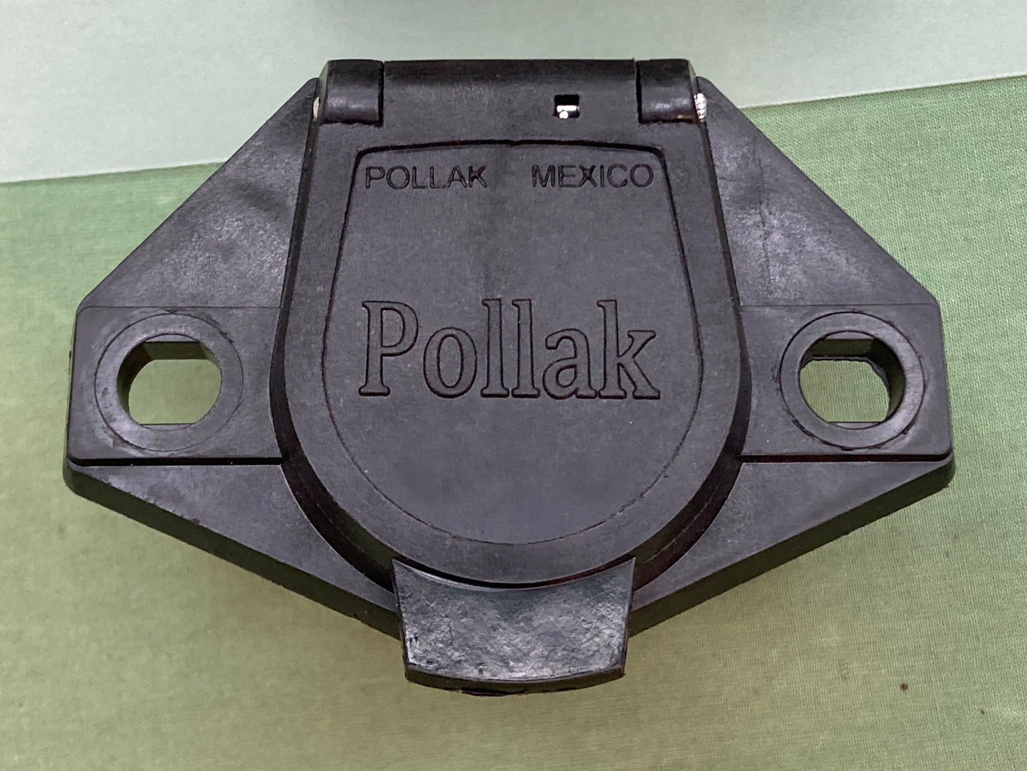 New Genuine Pollak 11-833P 7-Way Connector Socket