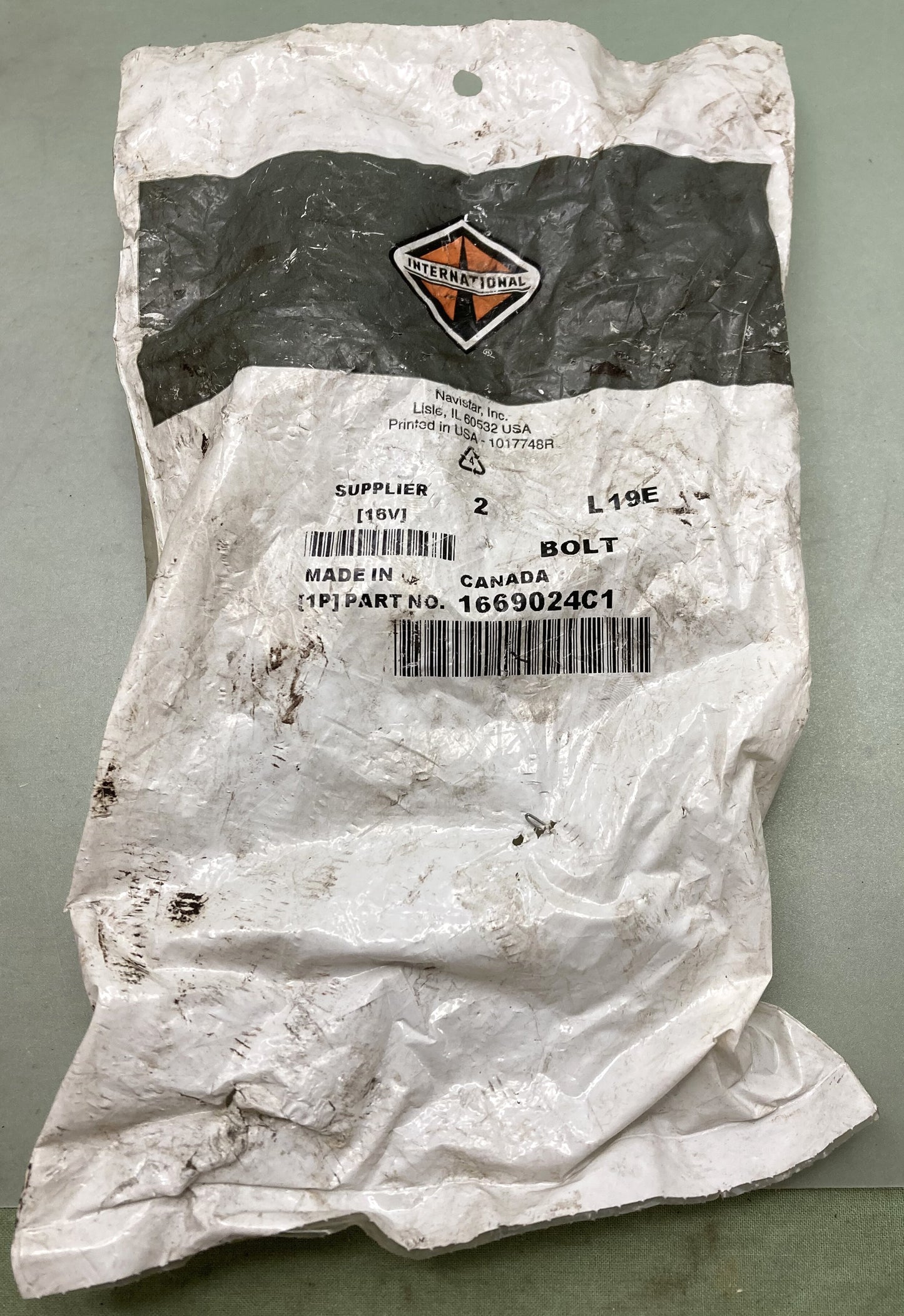 New Genuine International 1669024C1 Bolt