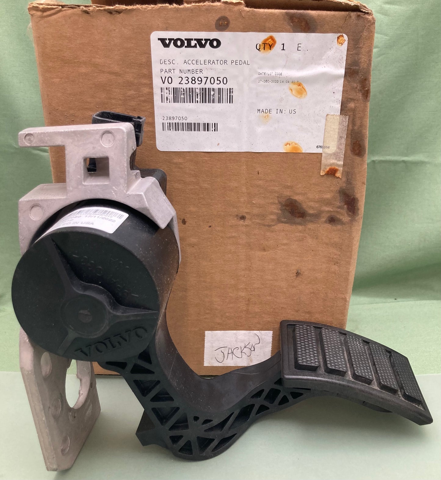 New Genuine Volvo 23897050 Accelerator Pedal