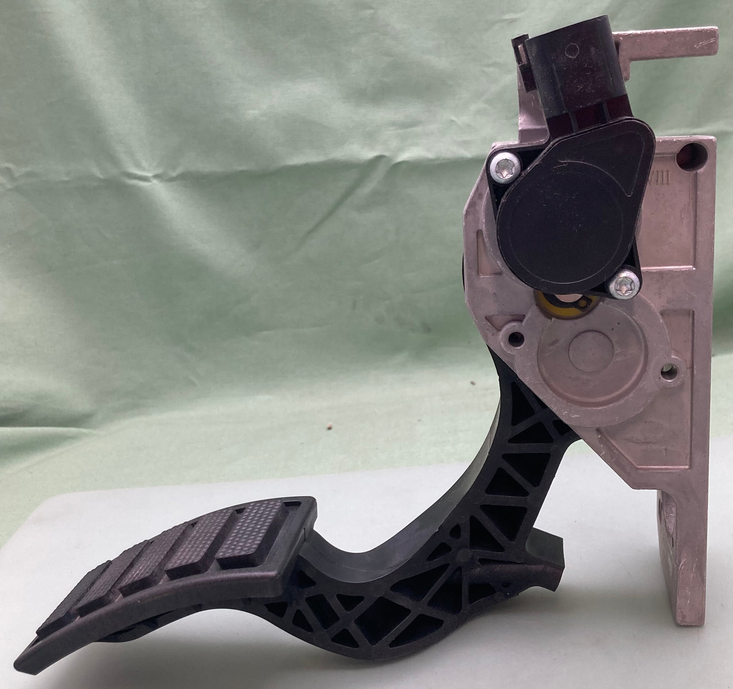 New Genuine Volvo 23897050 Accelerator Pedal