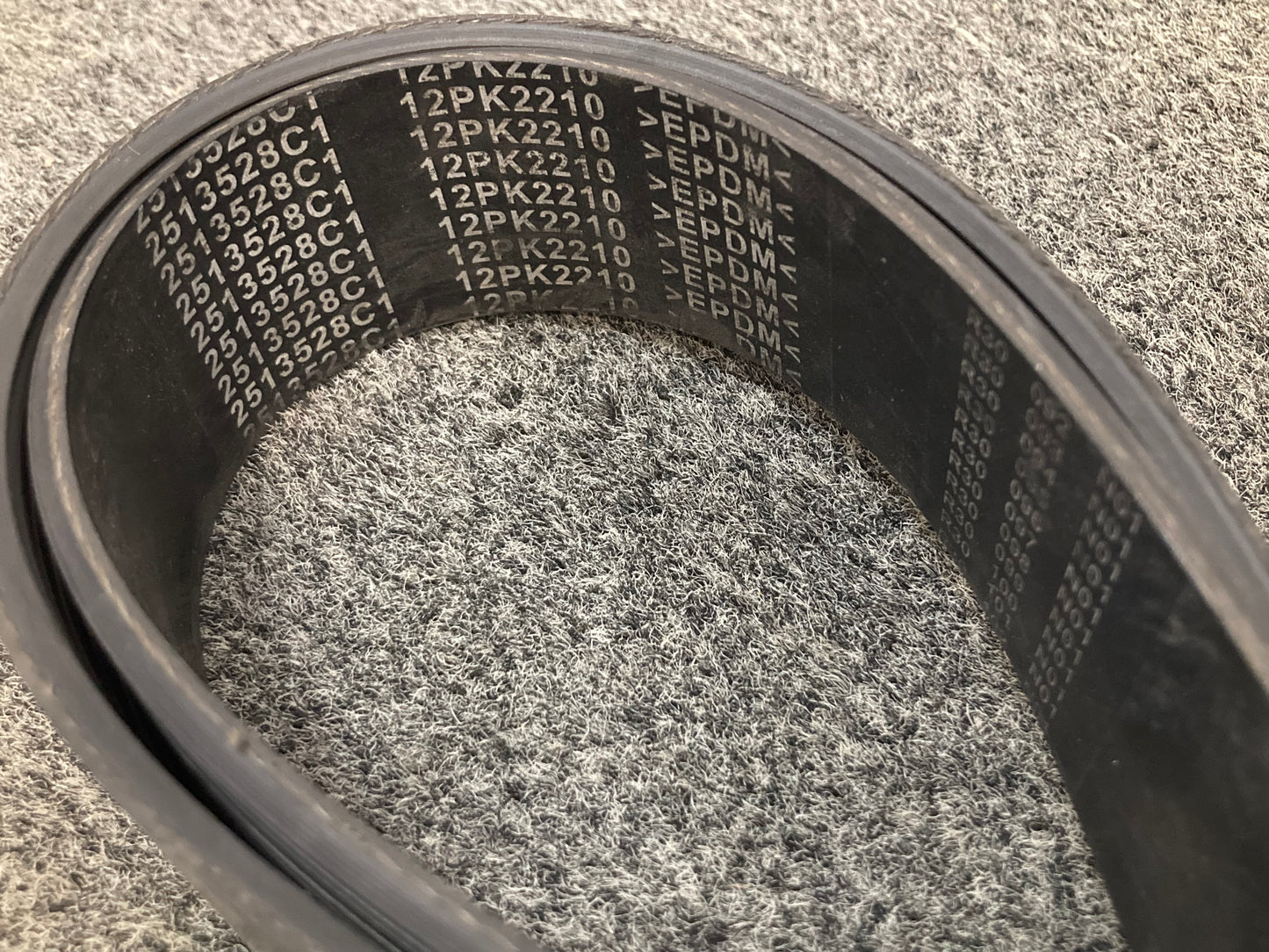 New Replaces Dayco 2513528C1 V-Ribbed Belt