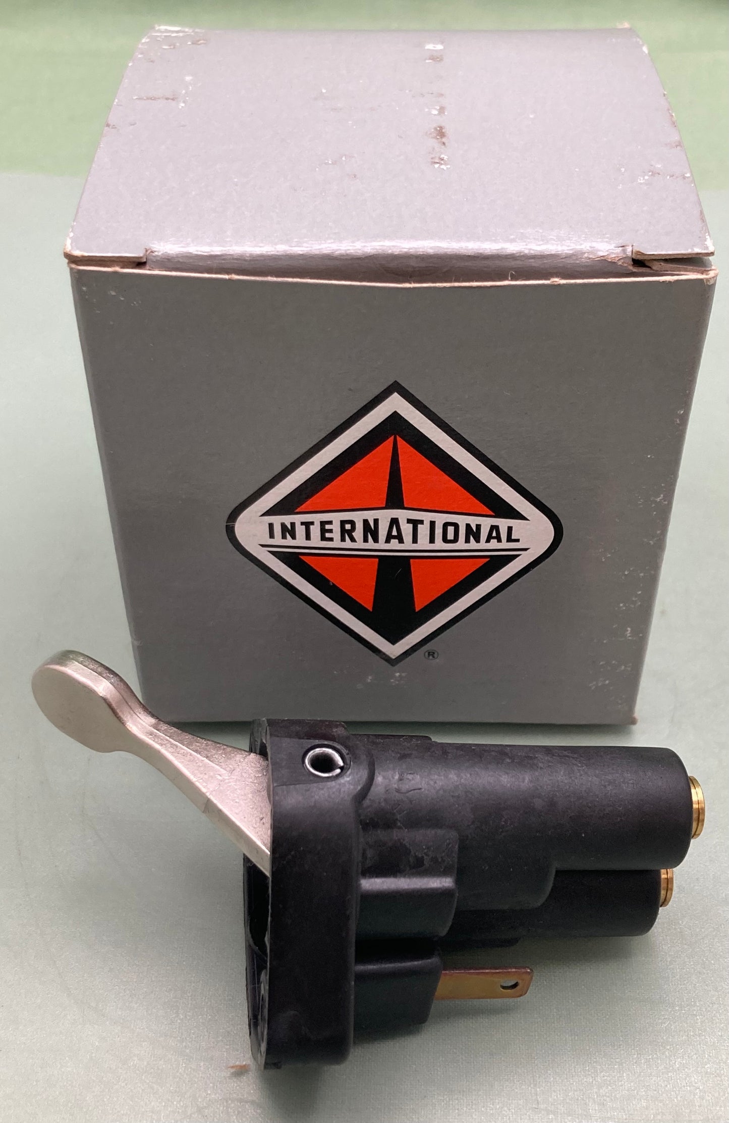 New Genuine International 2014371C1 Valve