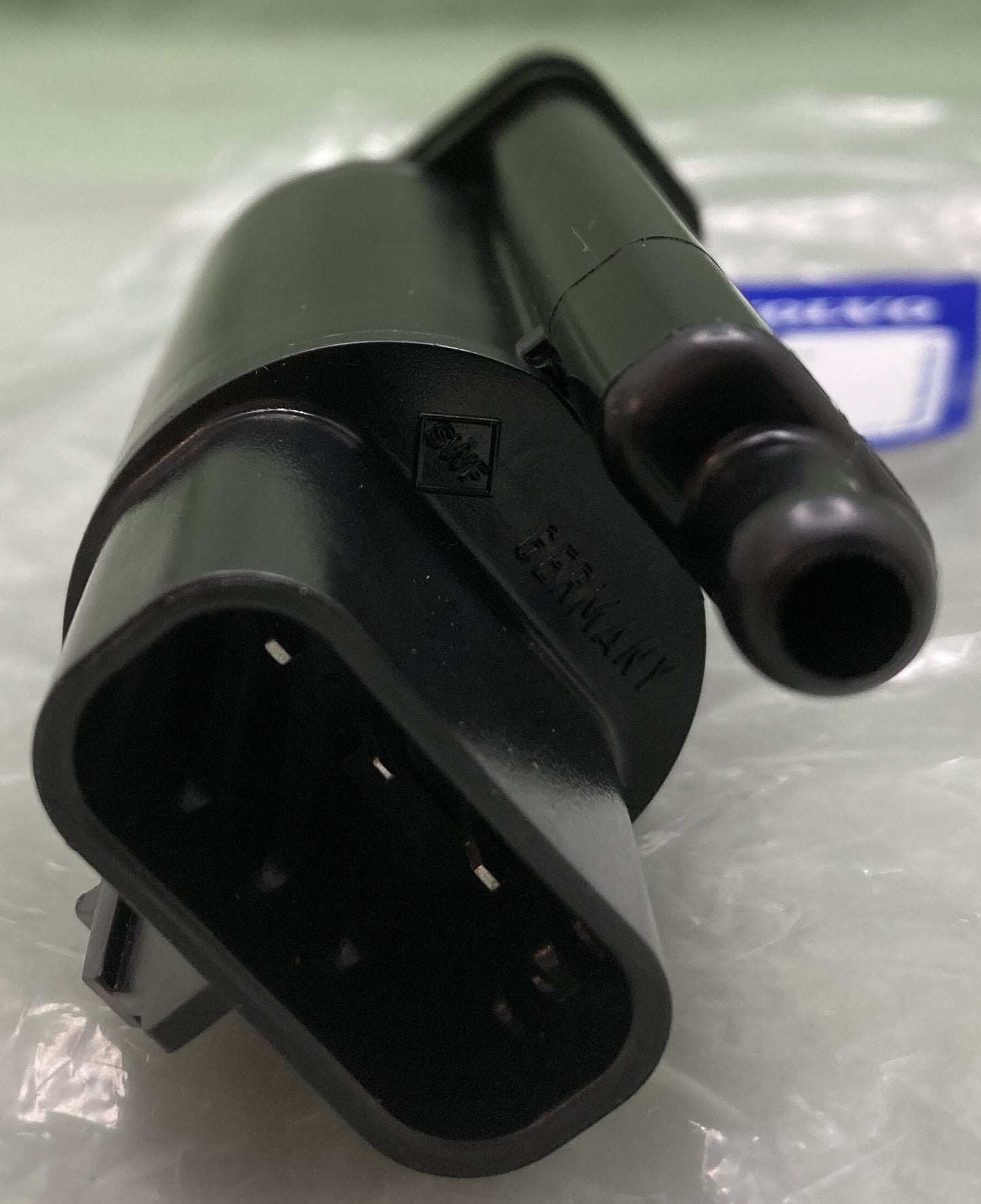 New Genuine Volvo 20887370 Windshield Washer Pump