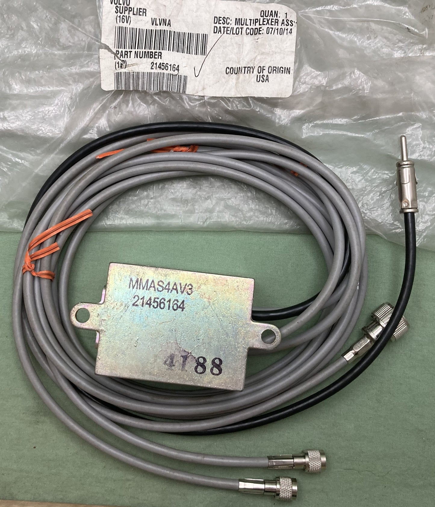 New Genuine Volvo 21456164 Antenna
