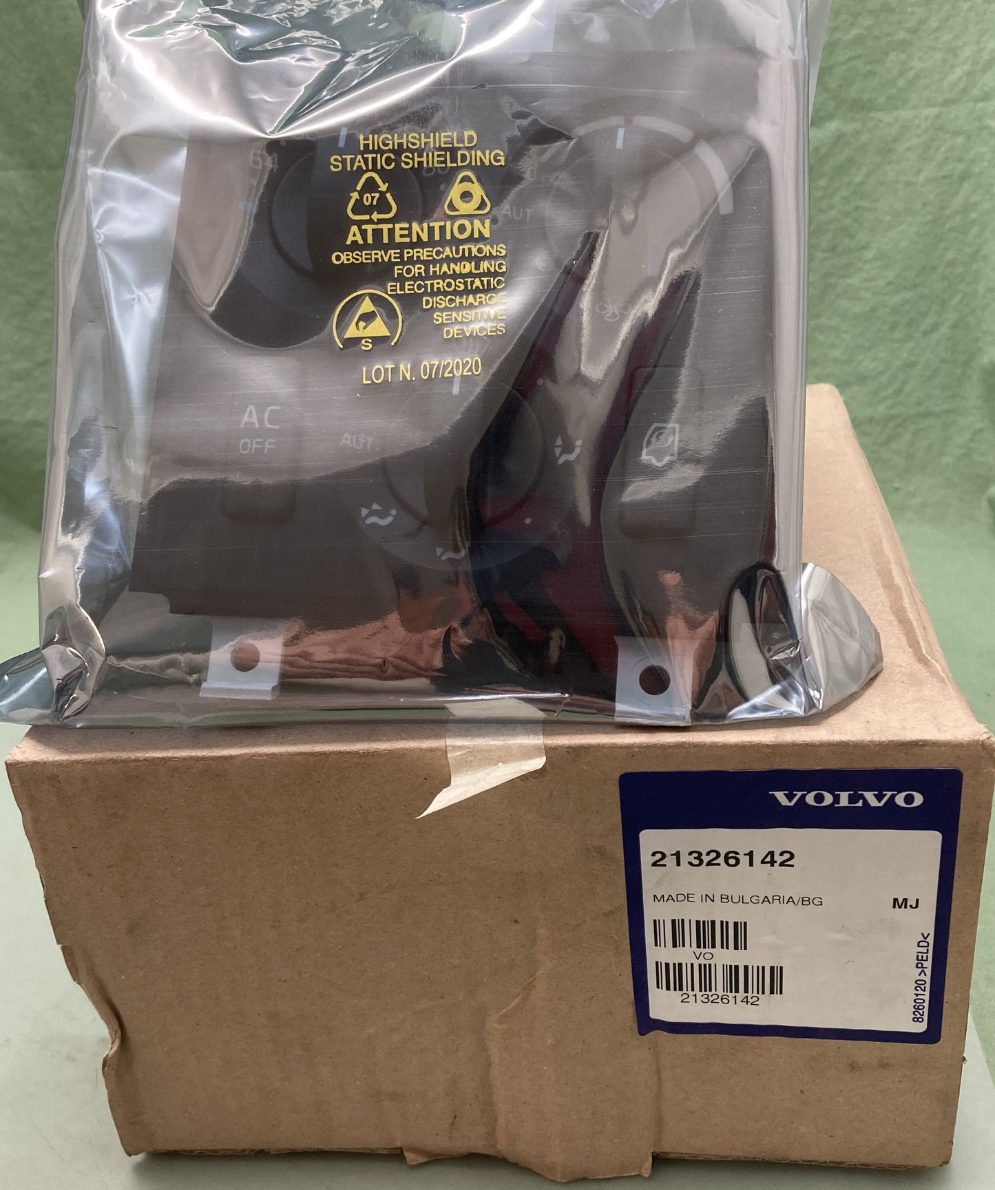 New Genuine Volvo 21326142 Engine Control Module (ECM)