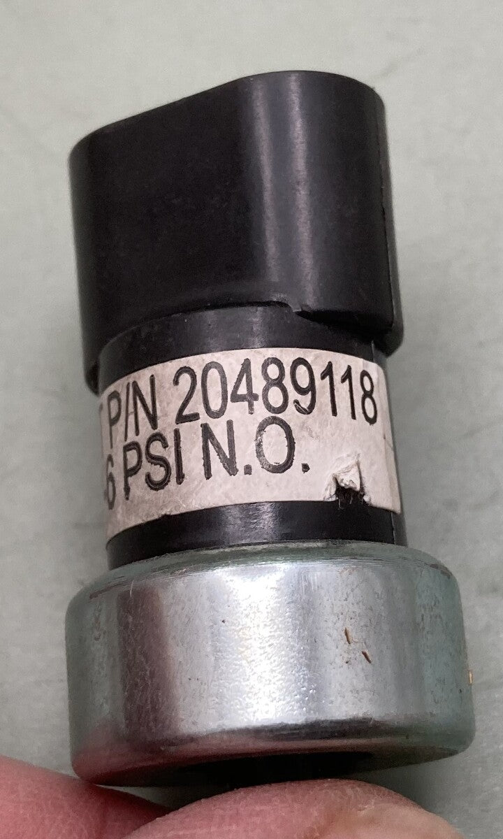 New Genuine Volvo 20489118 PRESSURE SWITCH