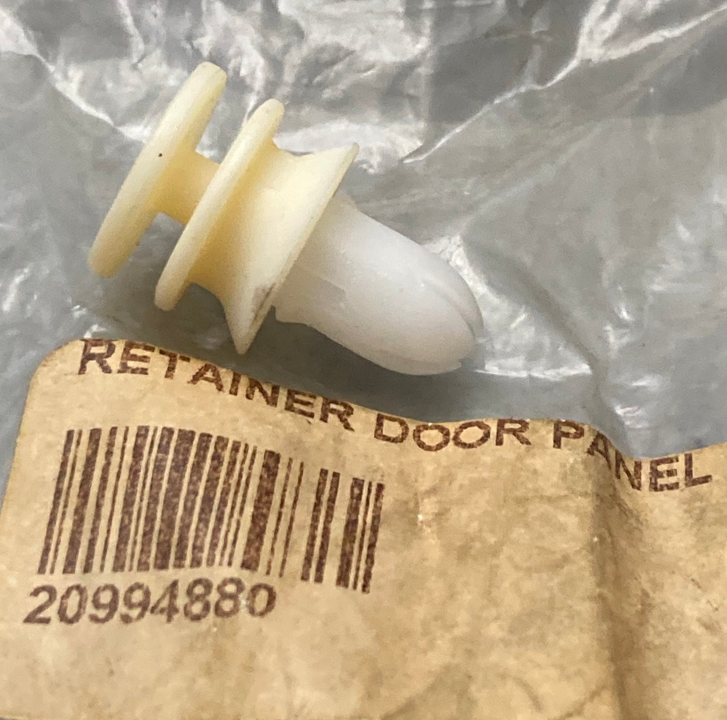 New Replaces Volvo 20994880 Retainer