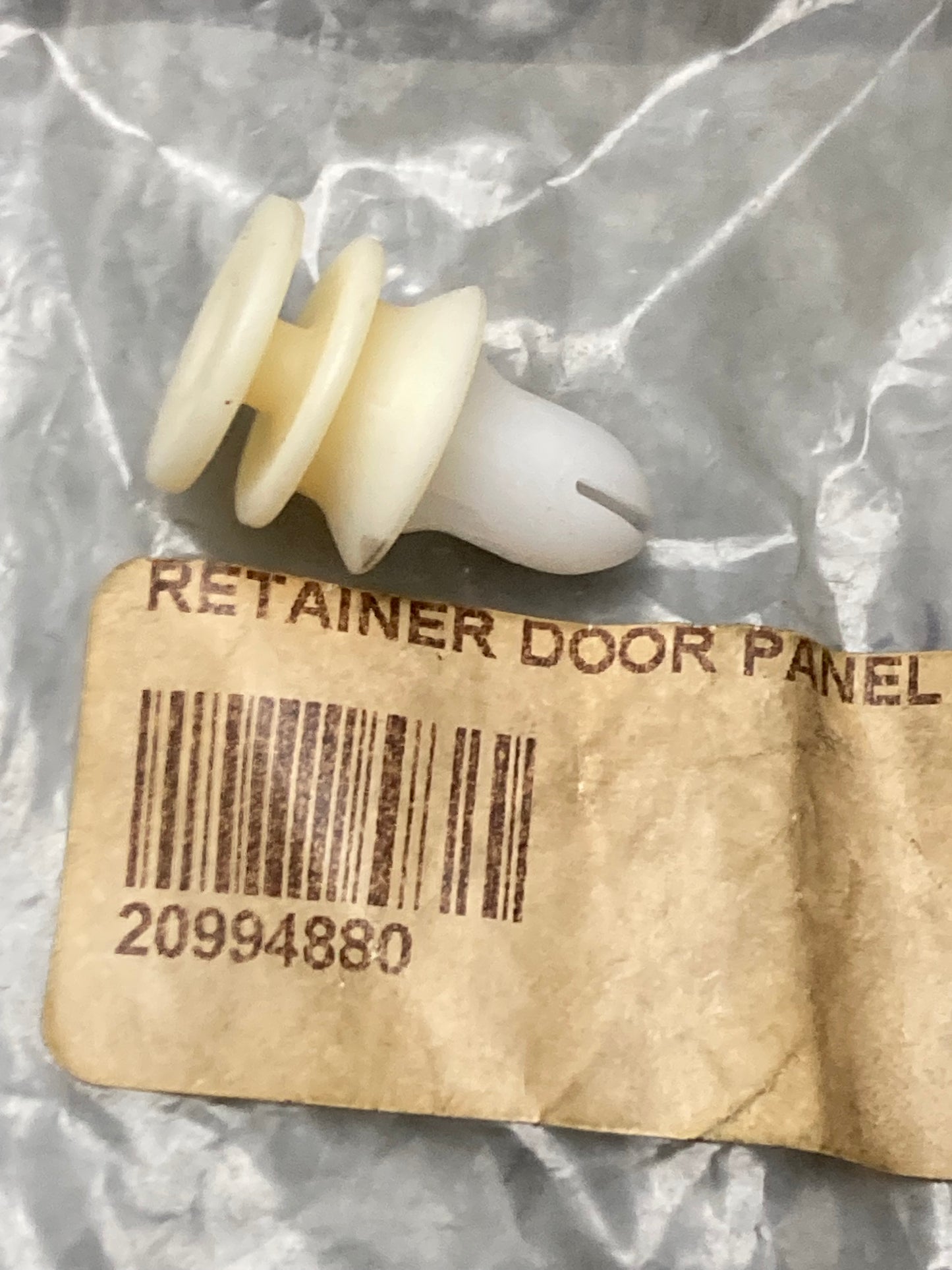 New Replaces Volvo 20994880 Retainer