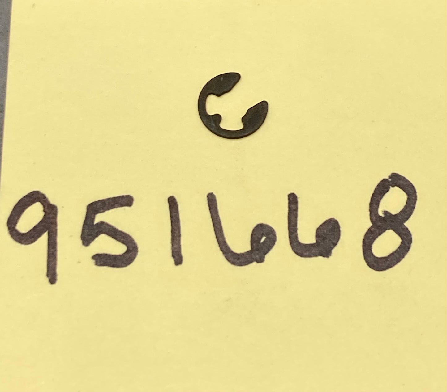 New Replaces Volvo 951668 E Clip