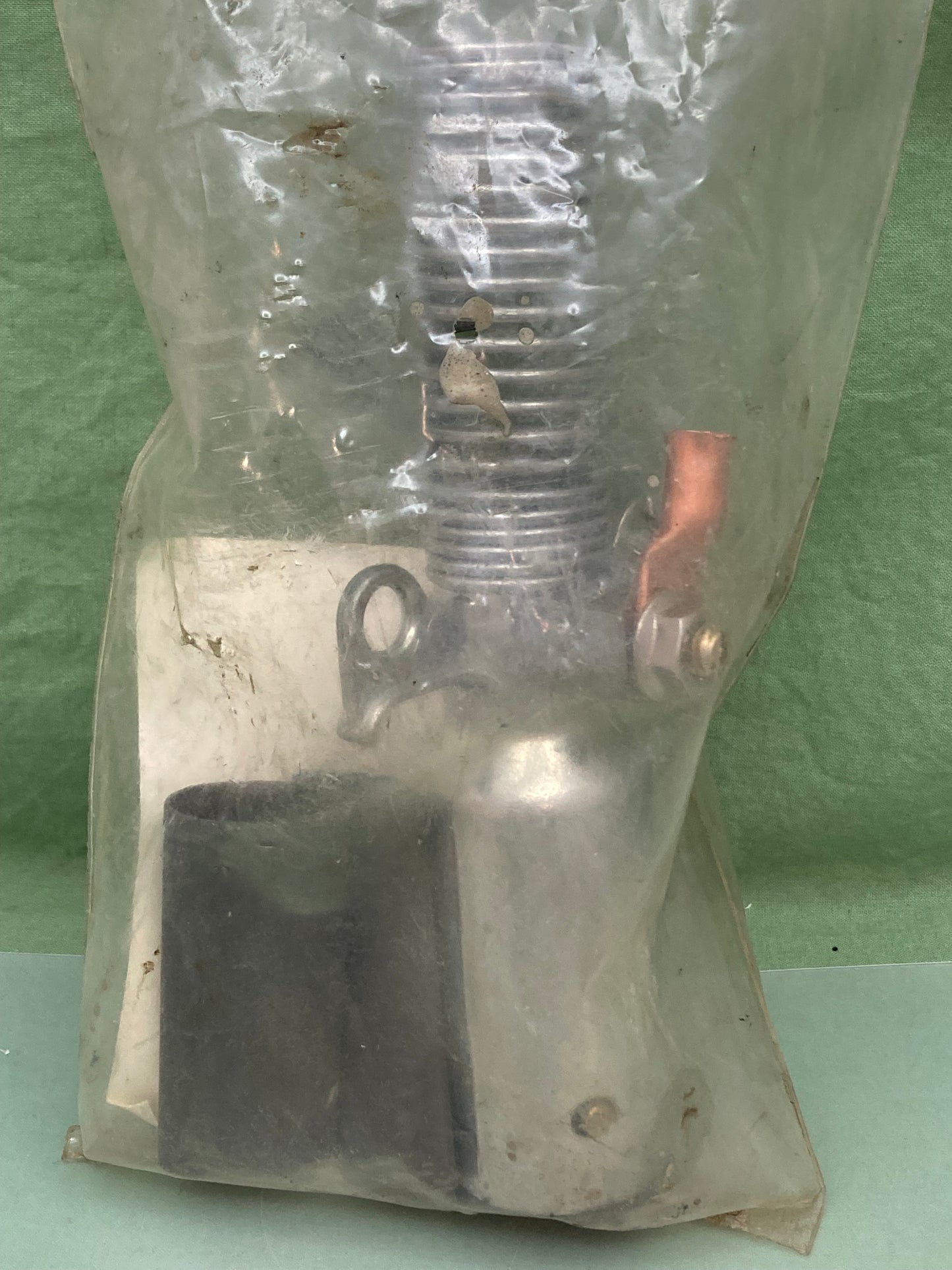 New Genuine Phillips 15-335 Single Pole Plug