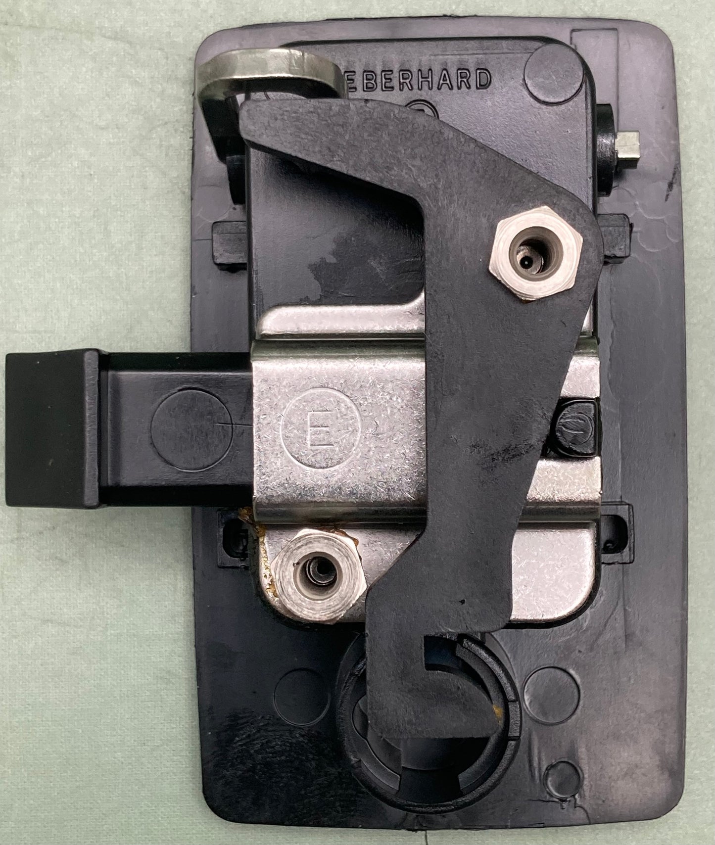 New Genuine International 2018738C1 Latch, Access Door