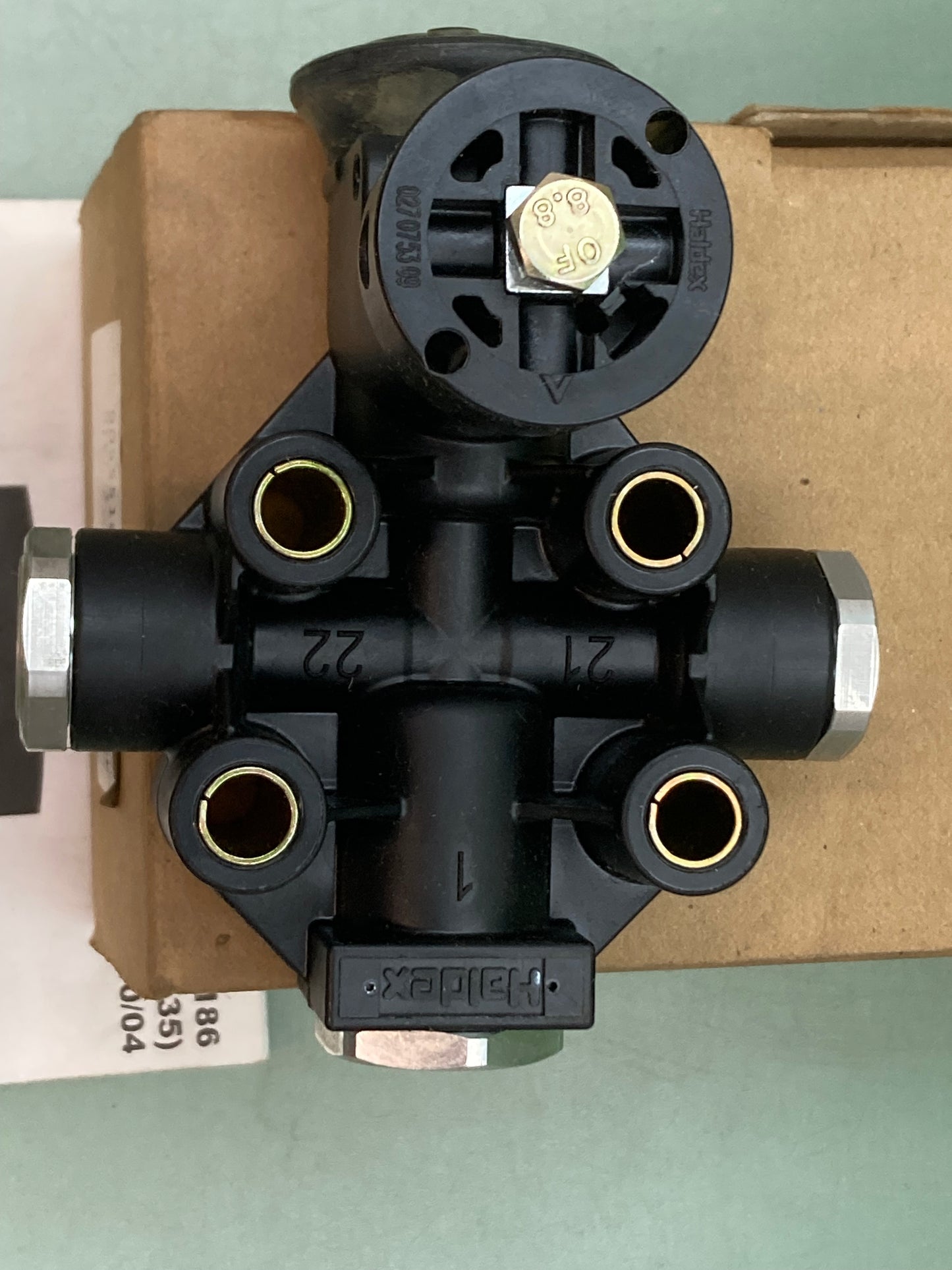 New Genuine Haldex 90555105 1/4" NPT Height Control Valve