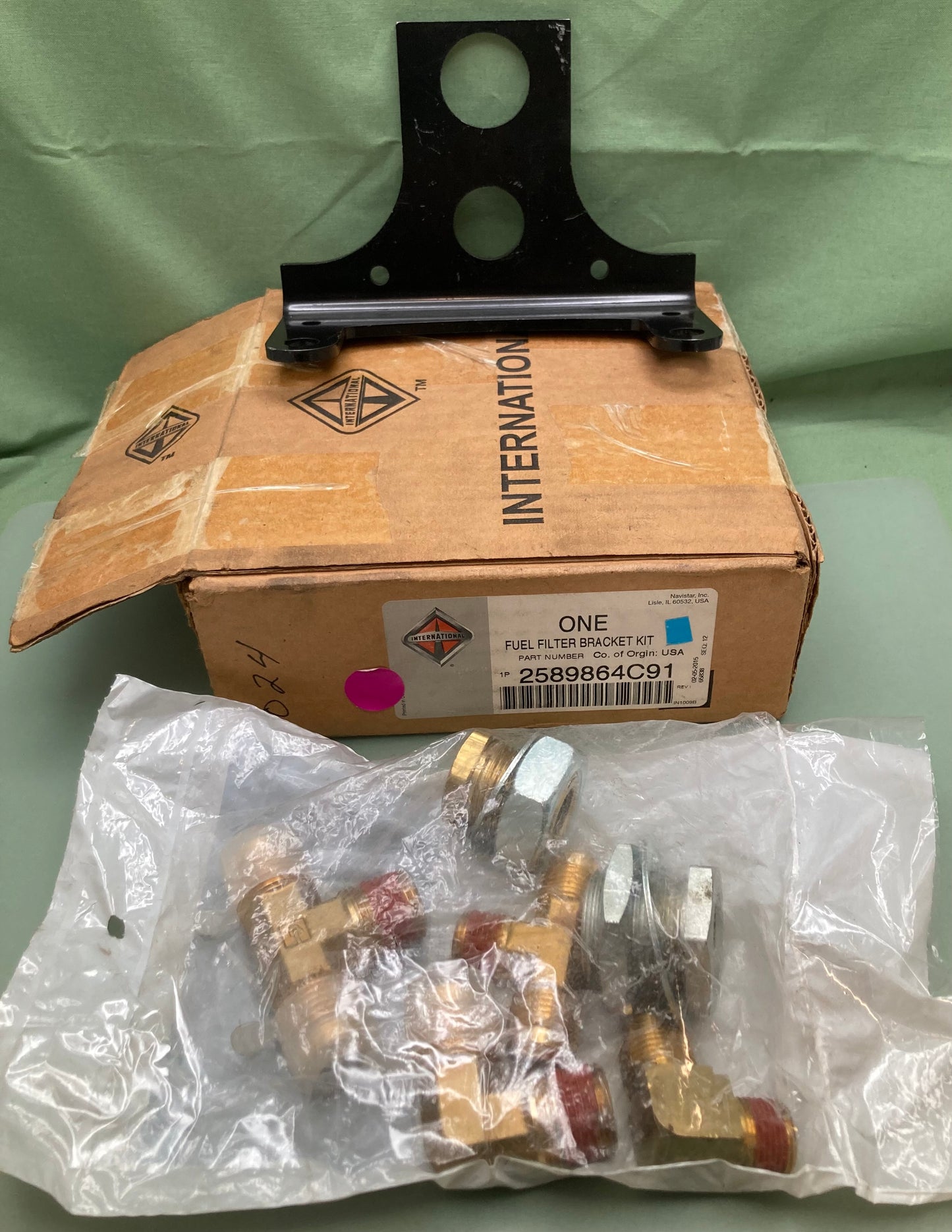 New Genuine International 2589864C91 Fuel Filter Bracket Kit