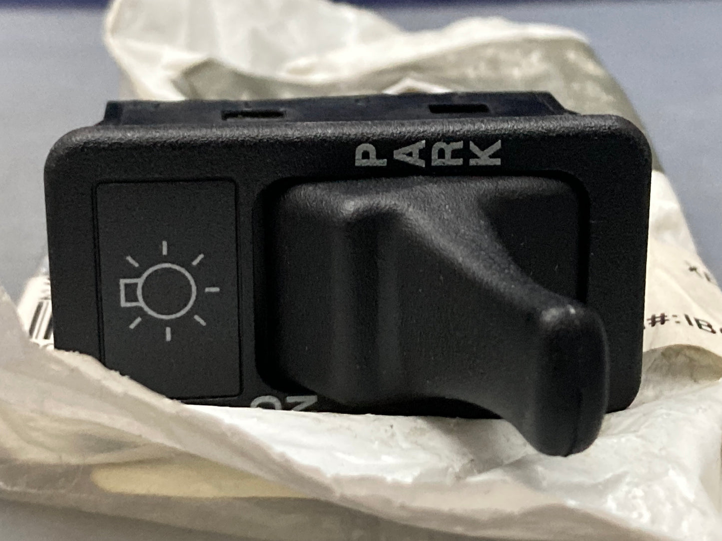 New Genuine International 2007296C1 Headlight Switch