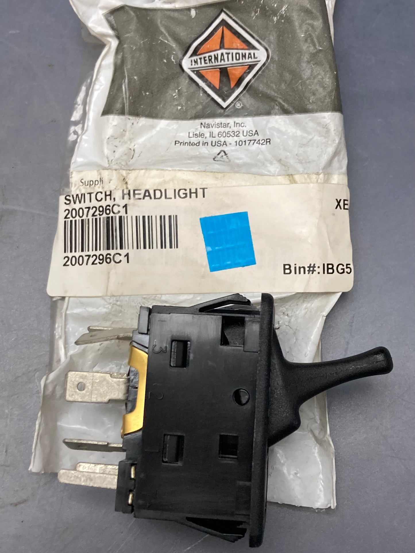 New Genuine International 2007296C1 Headlight Switch