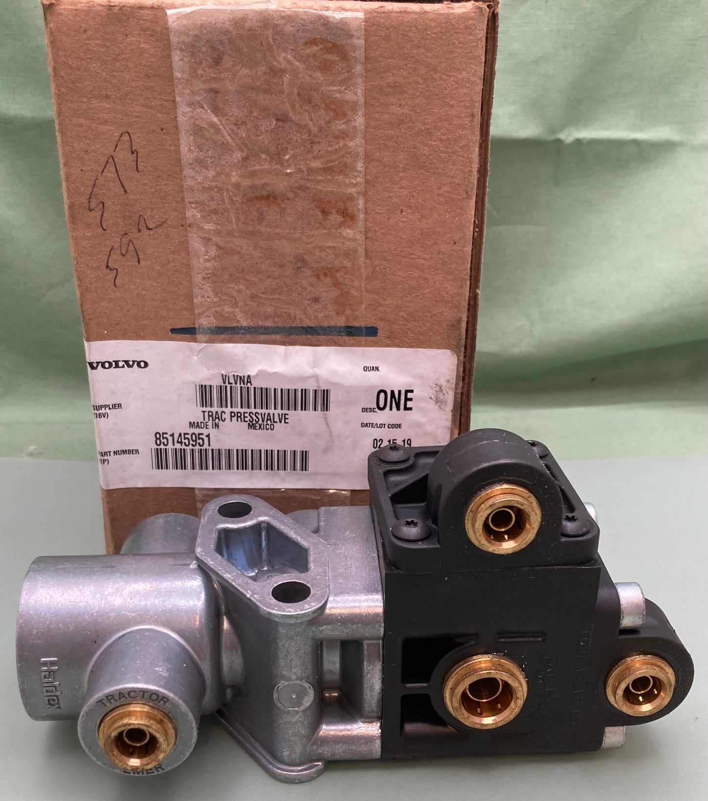New Genuine Volvo 85145951 Tractor Protection Valve
