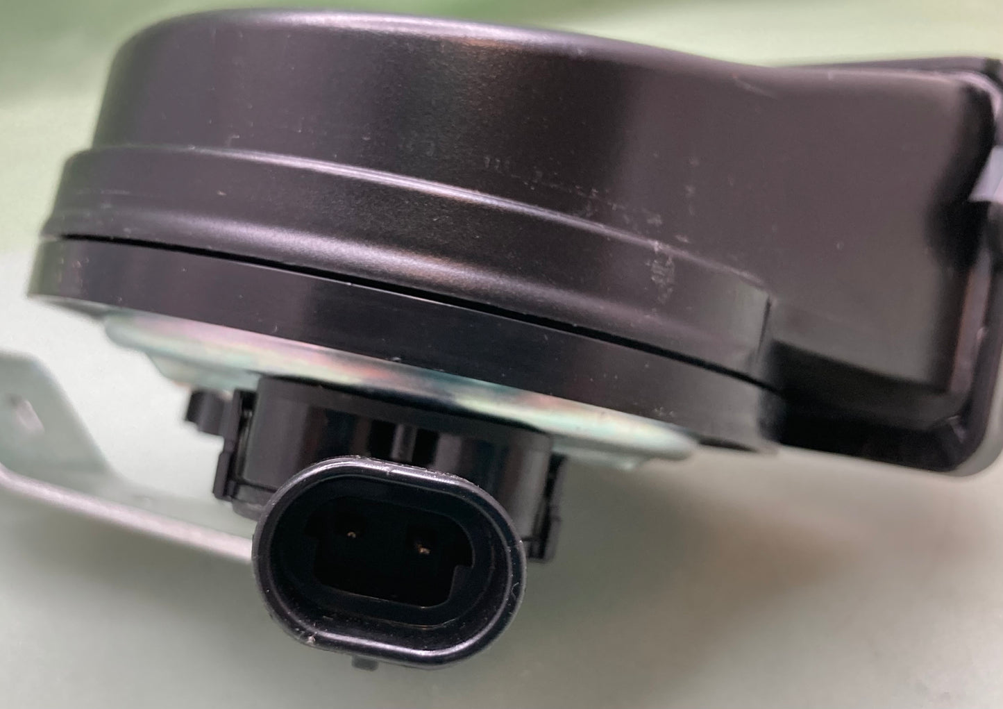 New Genuine Volvo 22291888 Horn