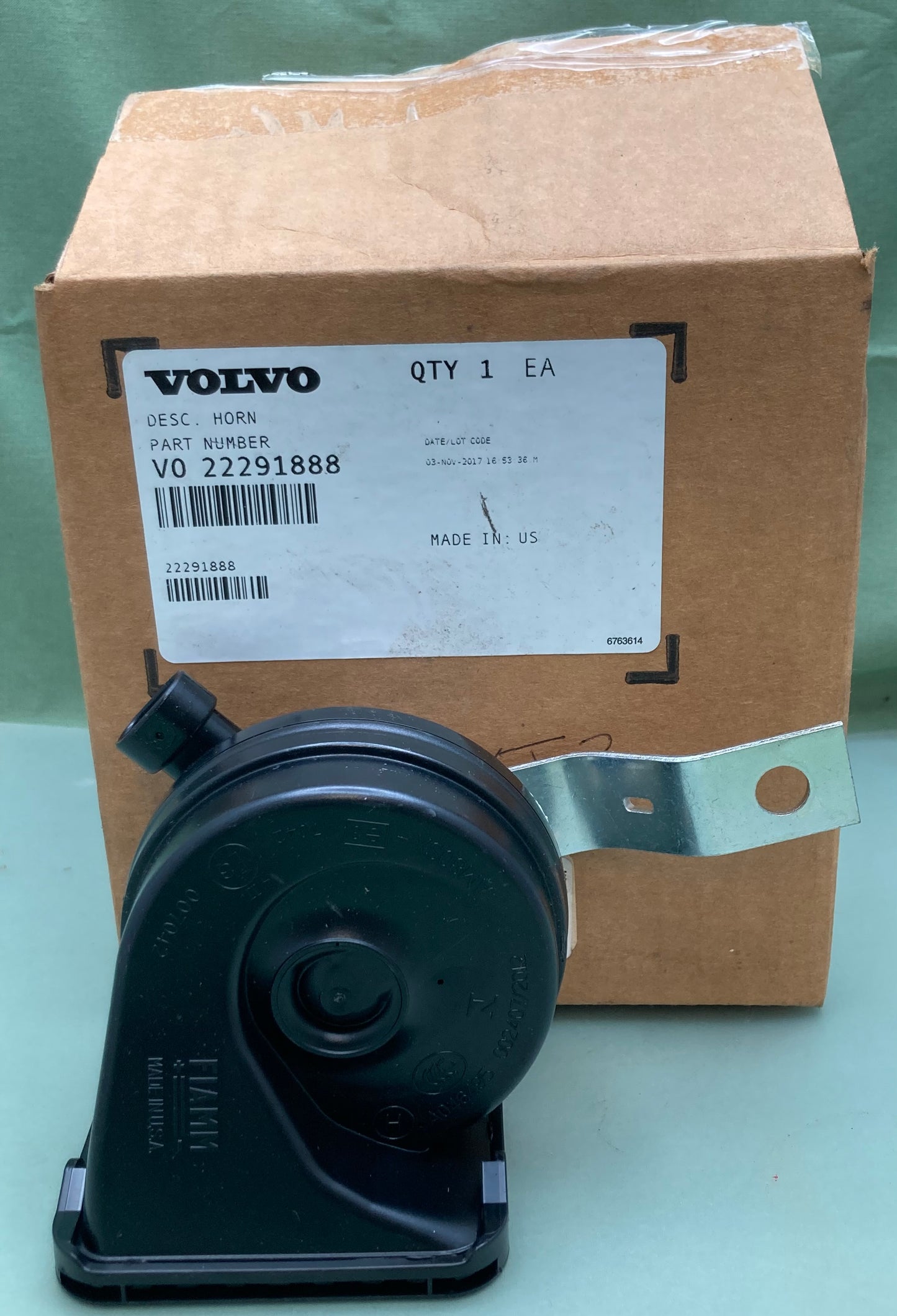 New Genuine Volvo 22291888 Horn