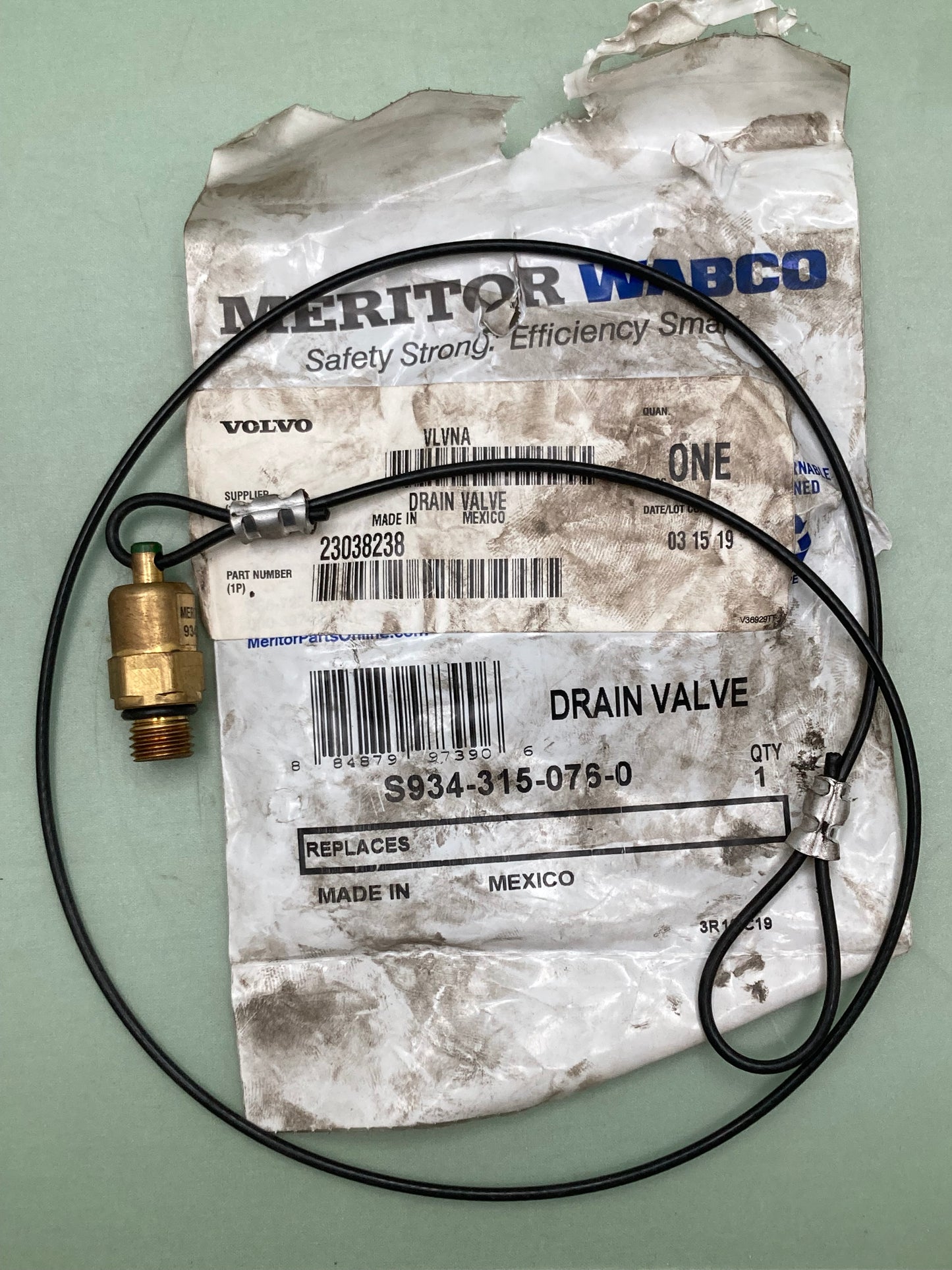 New Genuine Wabco 23038238 Engine Oil Drain Valve