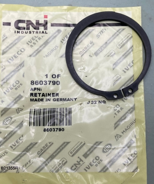 CNH Industrial 8603790 Retainer New Genuine
