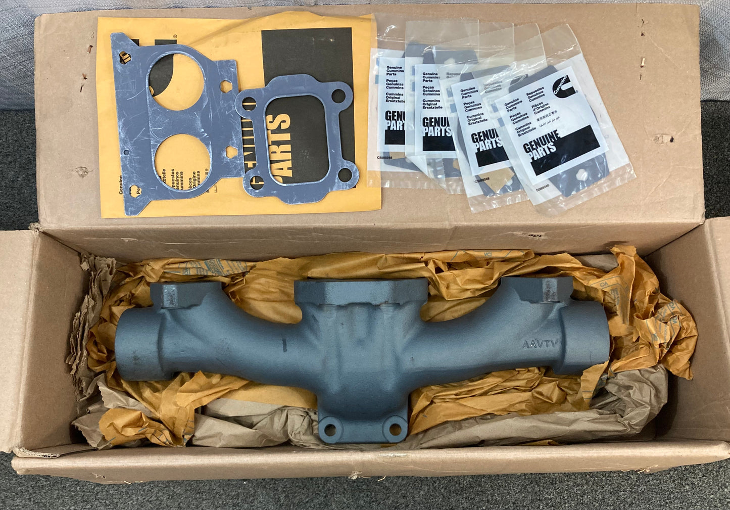 New Genuine Cummins 5579053 Kit Exhaust Manifold