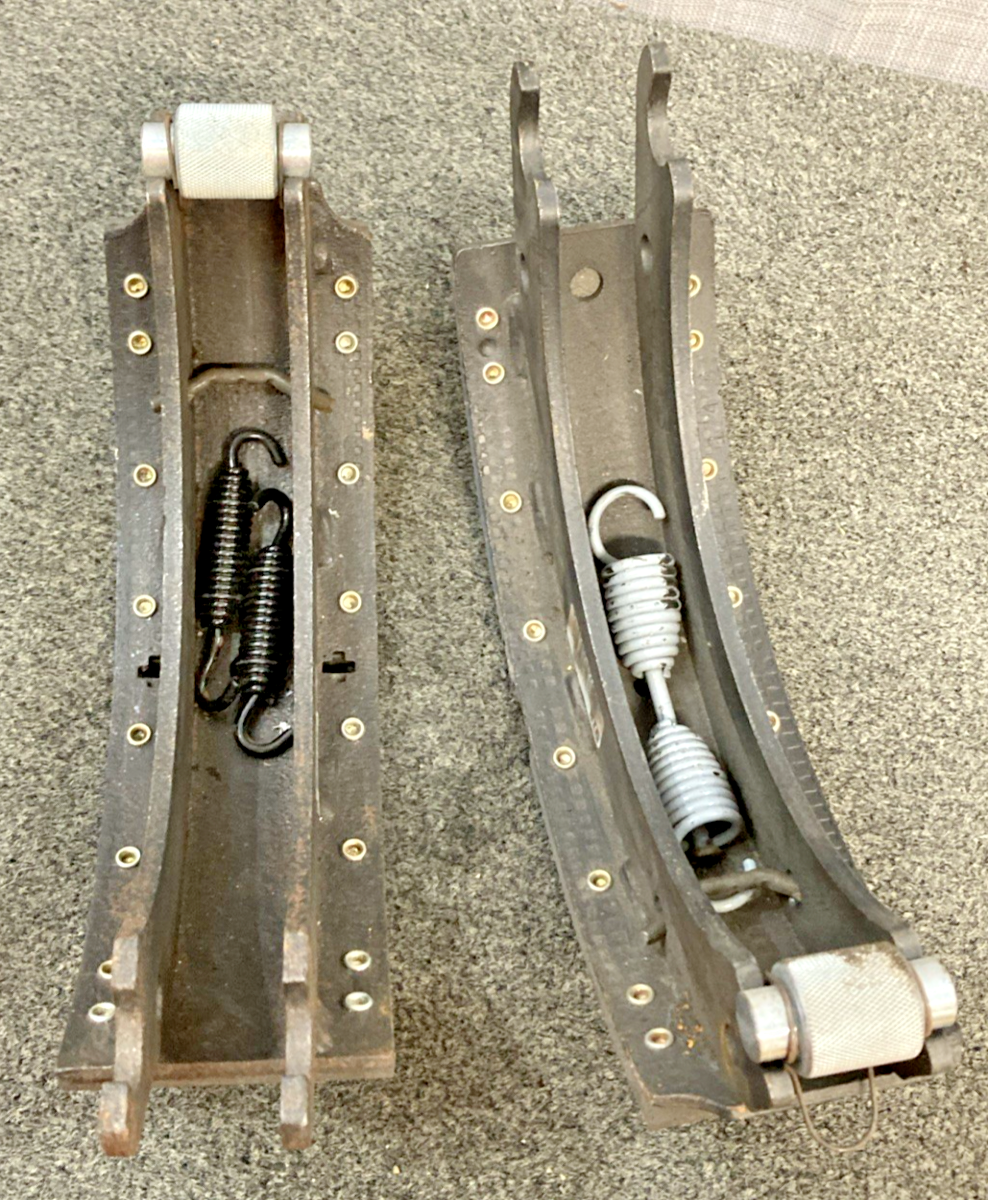 New Genuine OTR 4702Q-BLU Brake Shoe Set