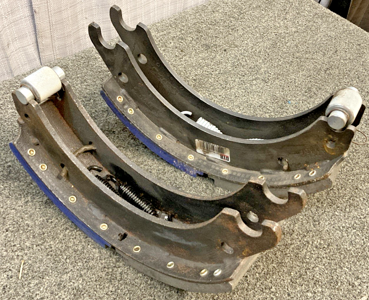 New Genuine OTR 4702Q-BLU Brake Shoe Set