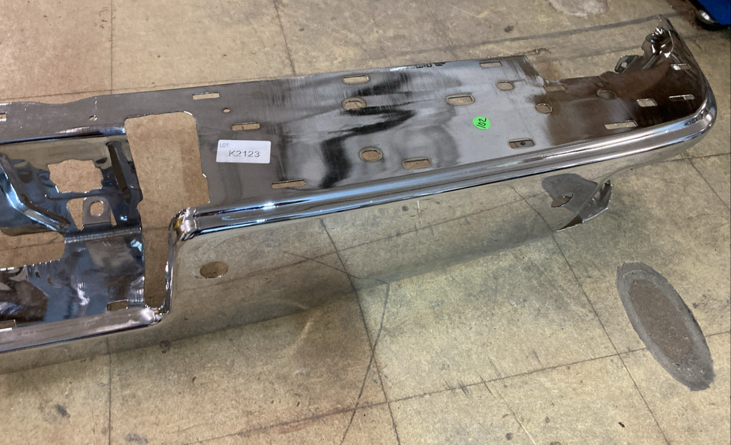 New Genuine GM GM1102557DSC Rear Step Bumper Face Bar