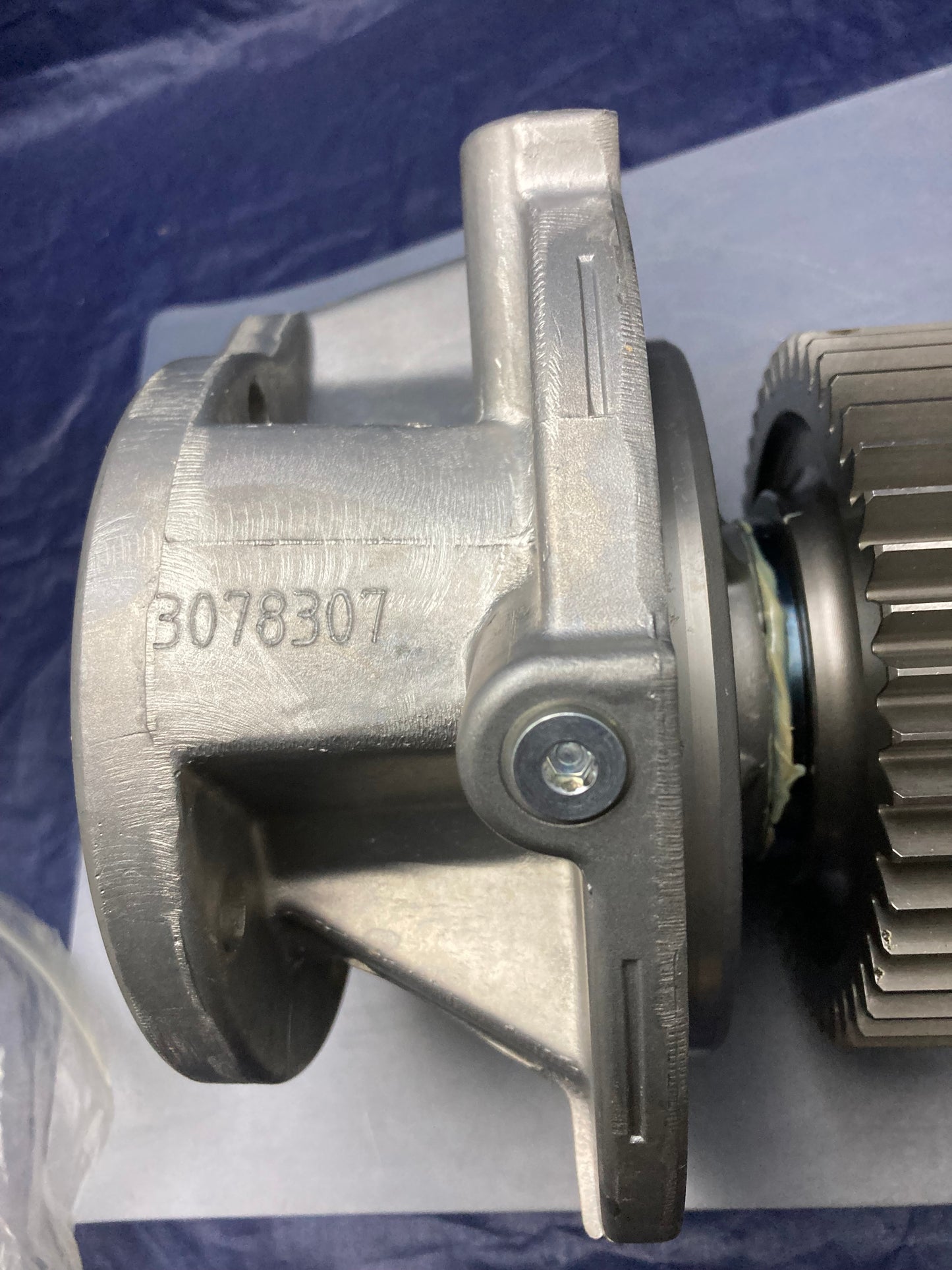 New Genuine Cummins 3078307 Engine Accessory Drive Shaft