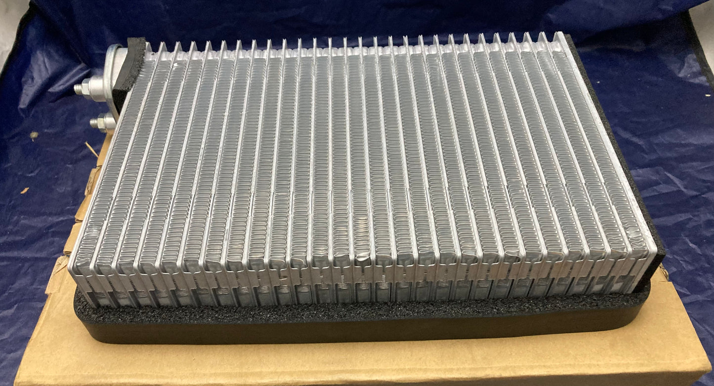 New Genuine International 2602544C1 Evaporator