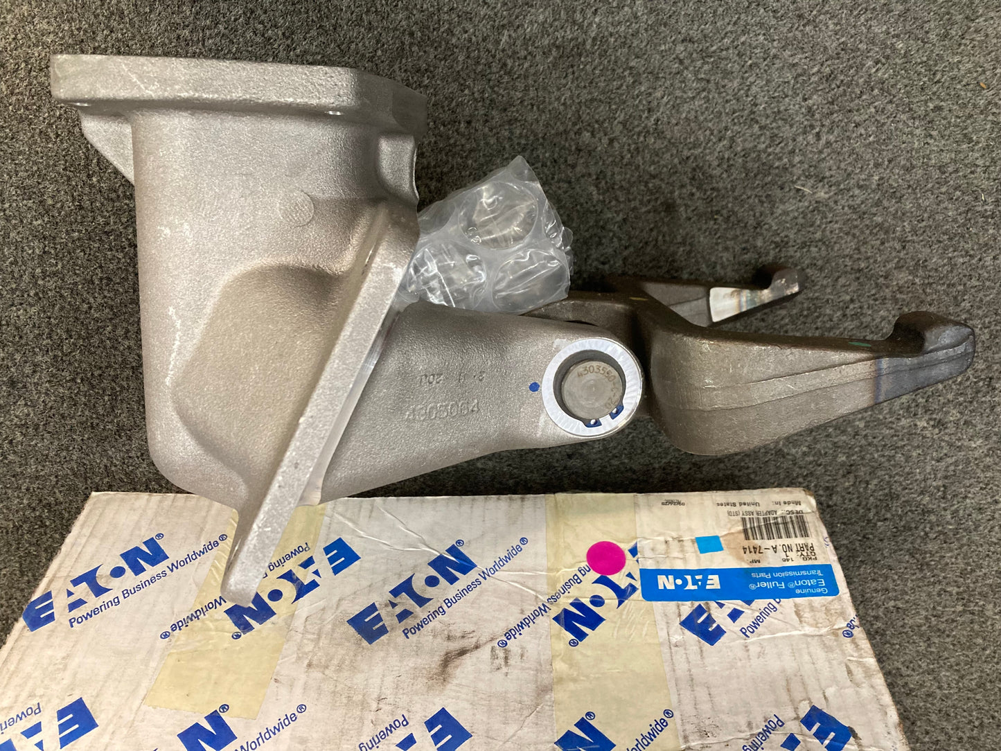 New Genuine Eaton A-7414 ADAPTOR ASSY