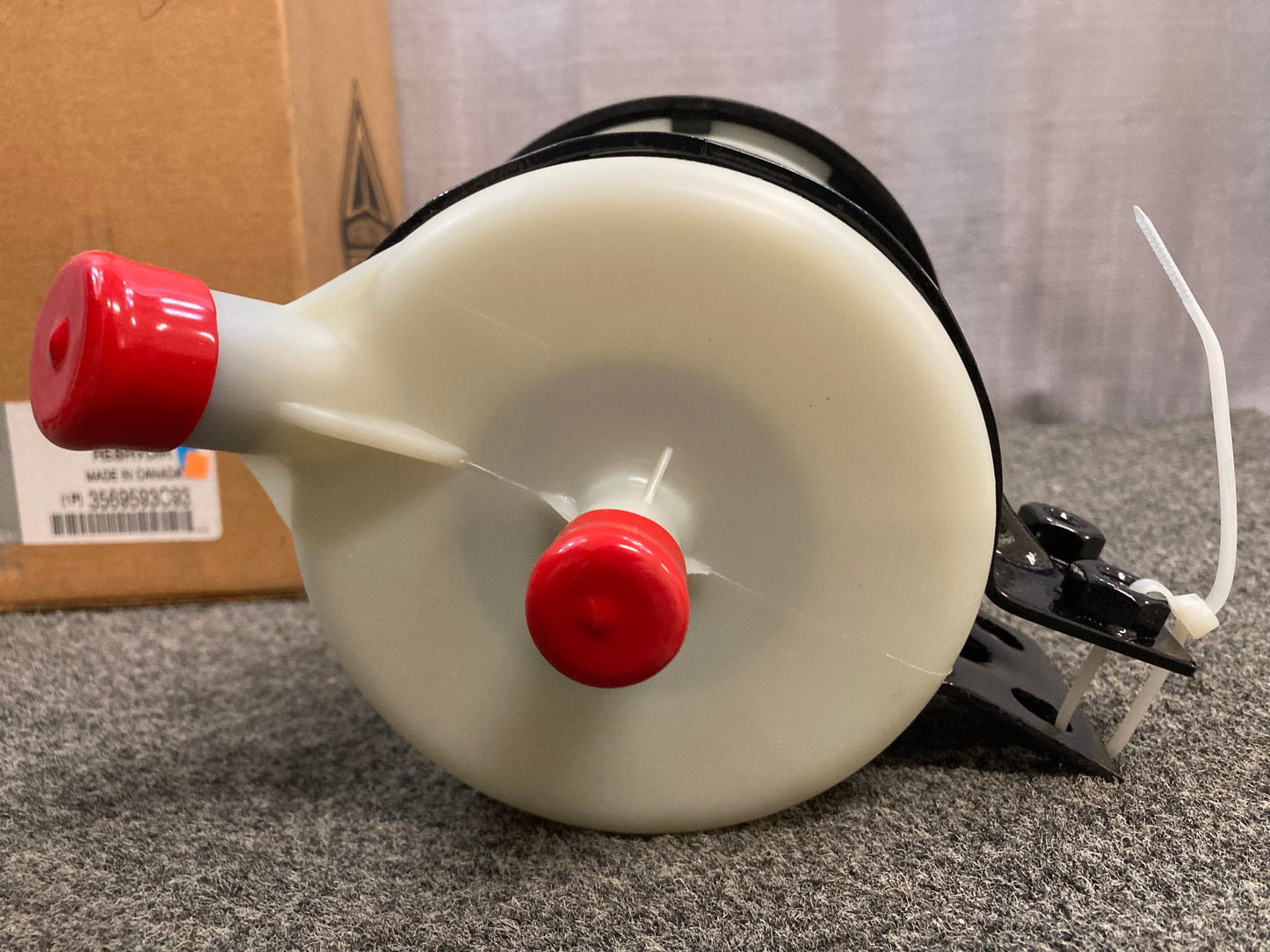 New Genuine International 3569593C93 Power Steering Pump Reservoir 1.5 Liter