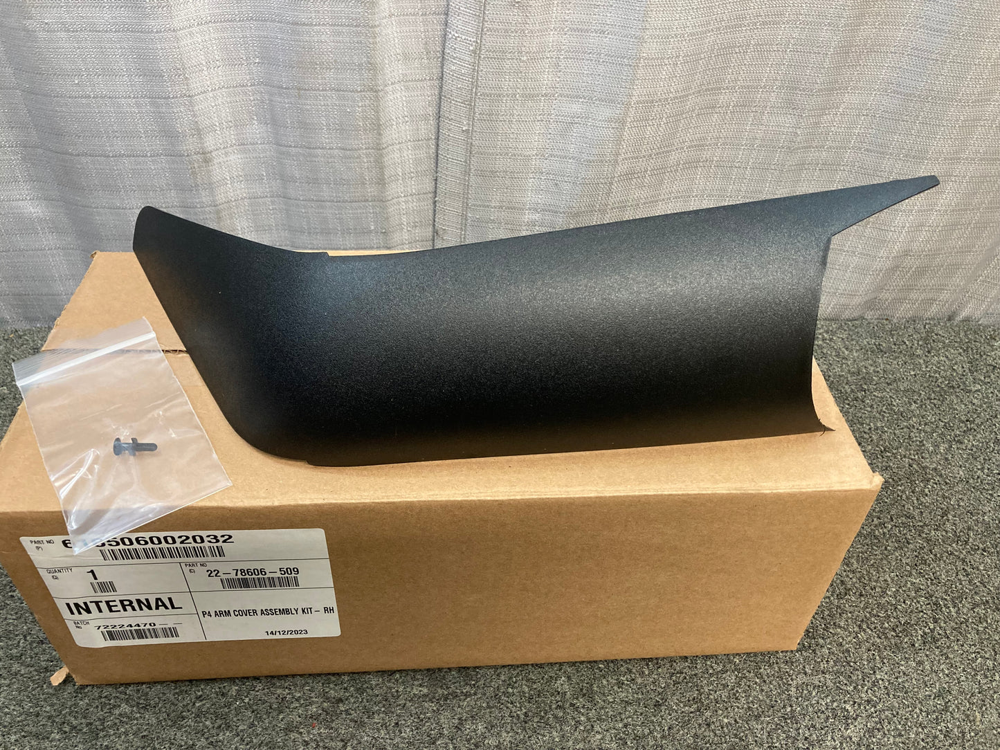 New Genuine Freightliner Freightliner 22-78606-509 P4 Arm Cover Assembly Kit RH  616506002032