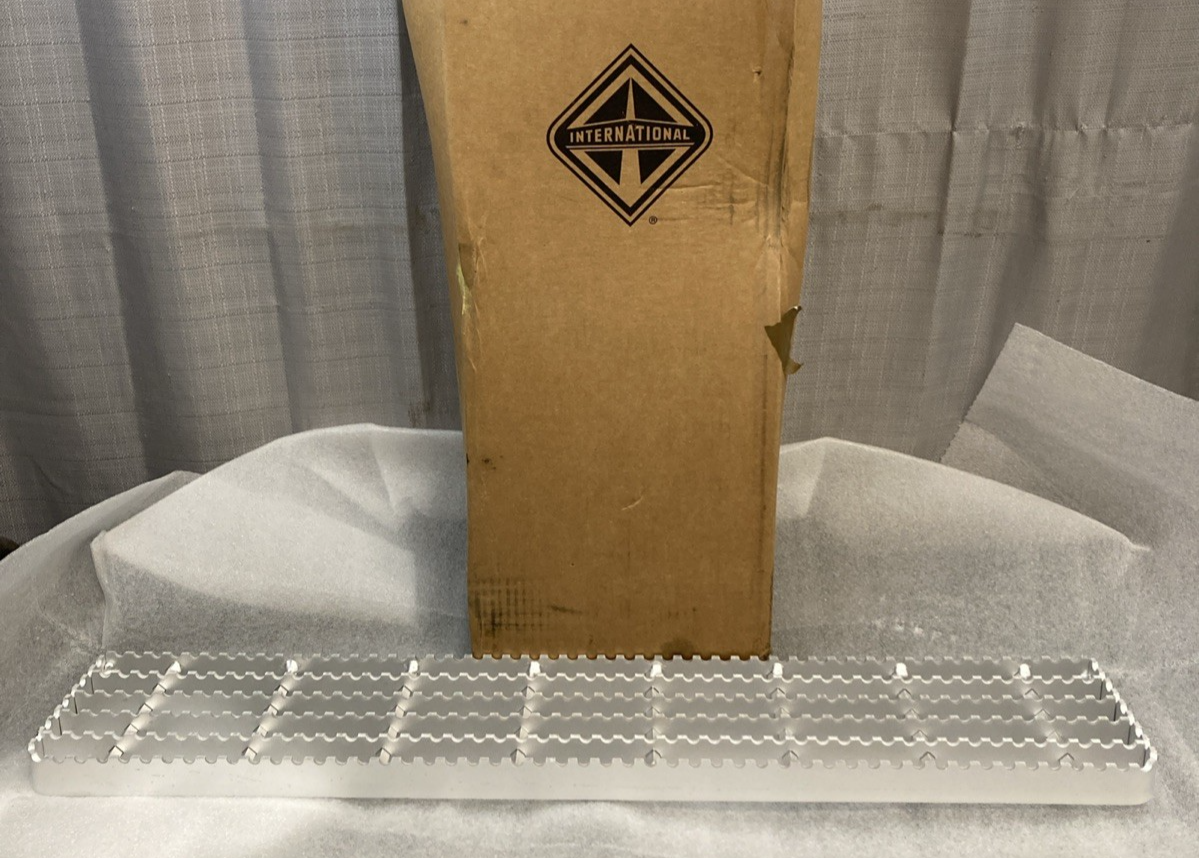 New Genuine International 6714815C1 STEP, ALUMINUM SELF CLEANING,