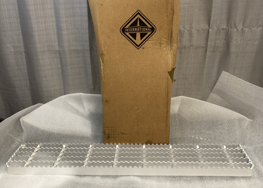 New Genuine International 6714815C1 STEP, ALUMINUM SELF CLEANING,