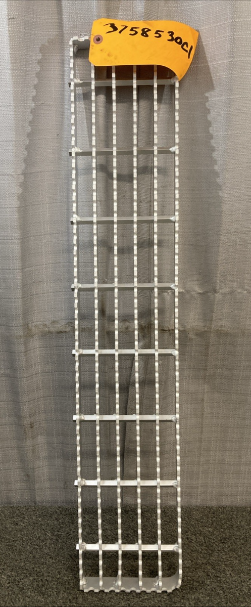 New Replaces International 3758530C1 Frame Rail Step NB Aluminum, 142 X 448