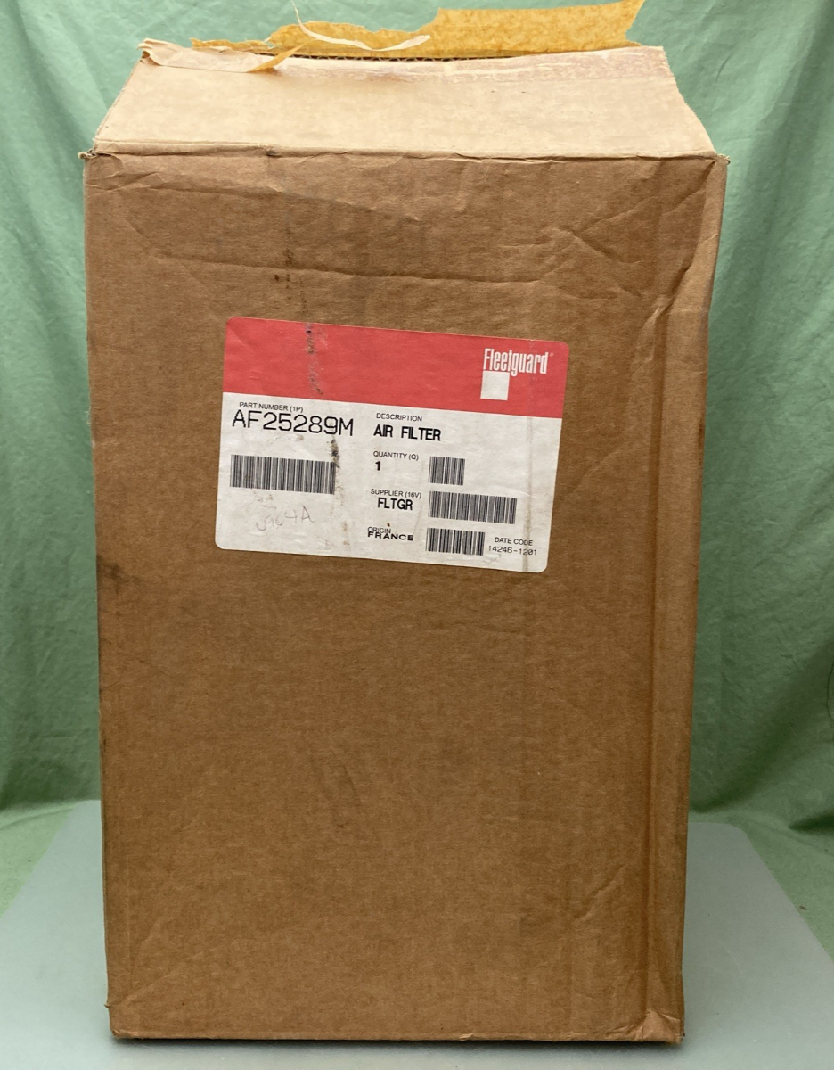 NEW GENNUINE FLEETGUARD AF25289M AIR FILTER