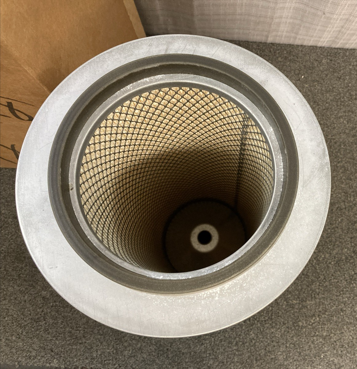 New Genuine Donaldson P181070 Air Primary Round