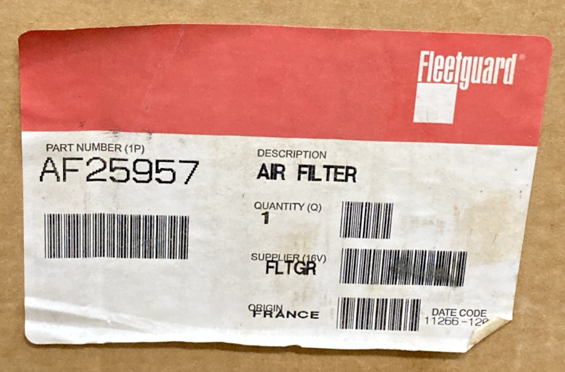 New Genuine Fleetguard AF25957 Air Filter