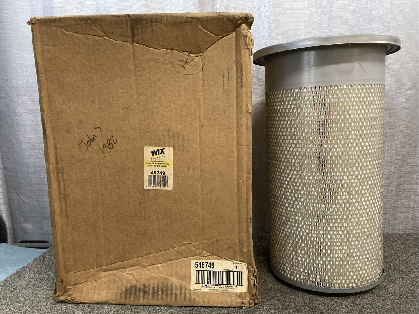 New Genuine Wix 46749 Air Filter